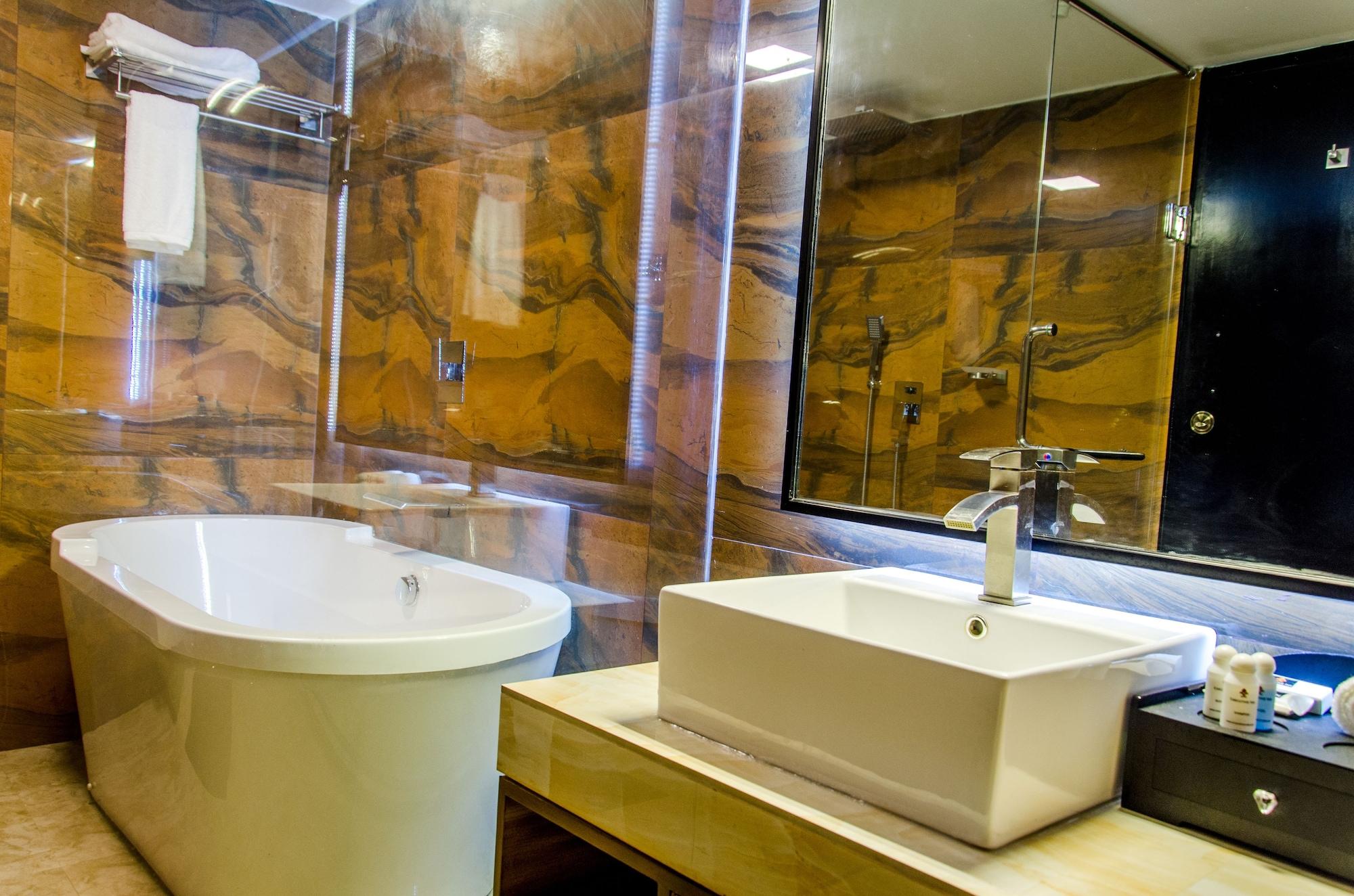 Executive Inn Дака Екстериор снимка
