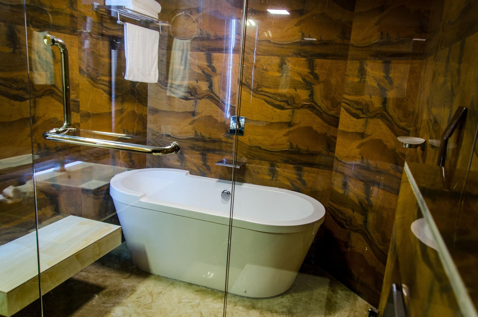 Executive Inn Дака Екстериор снимка
