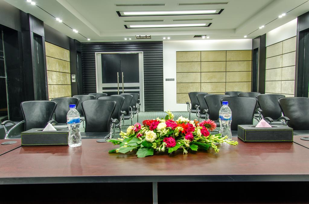 Executive Inn Дака Екстериор снимка