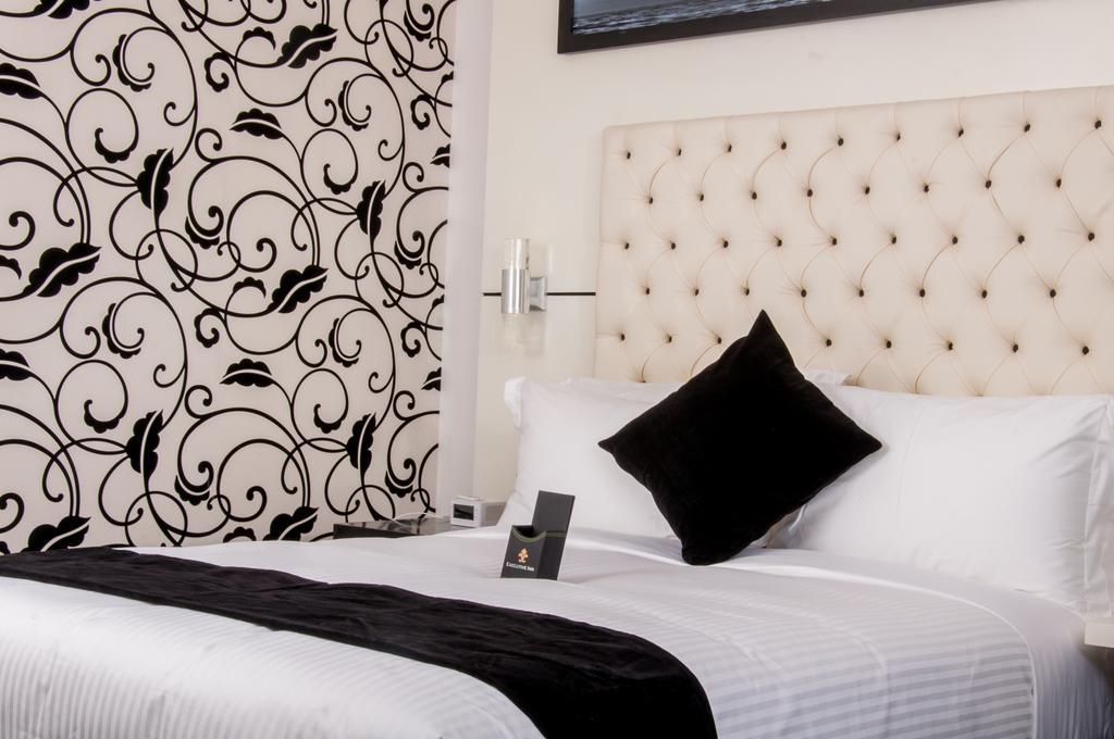 Executive Inn Дака Екстериор снимка