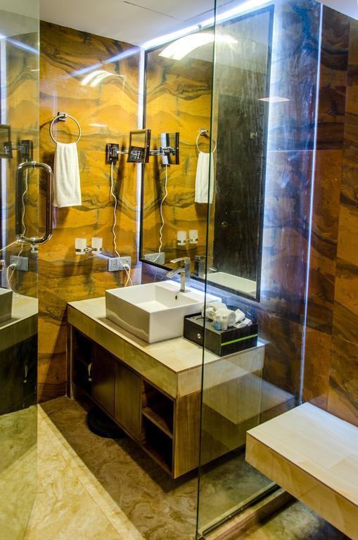 Executive Inn Дака Екстериор снимка