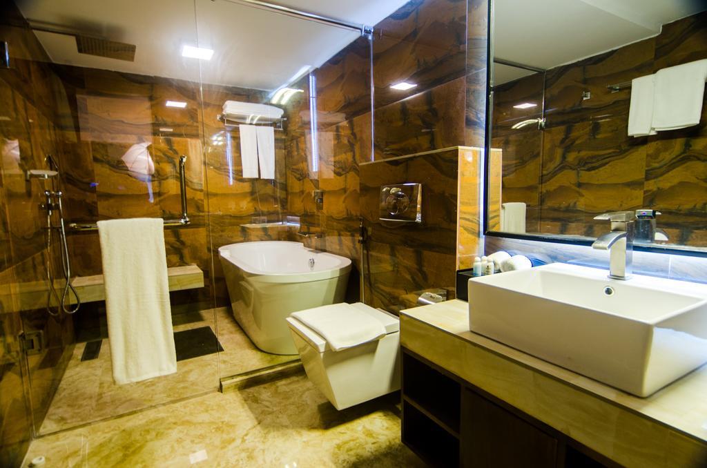 Executive Inn Дака Екстериор снимка