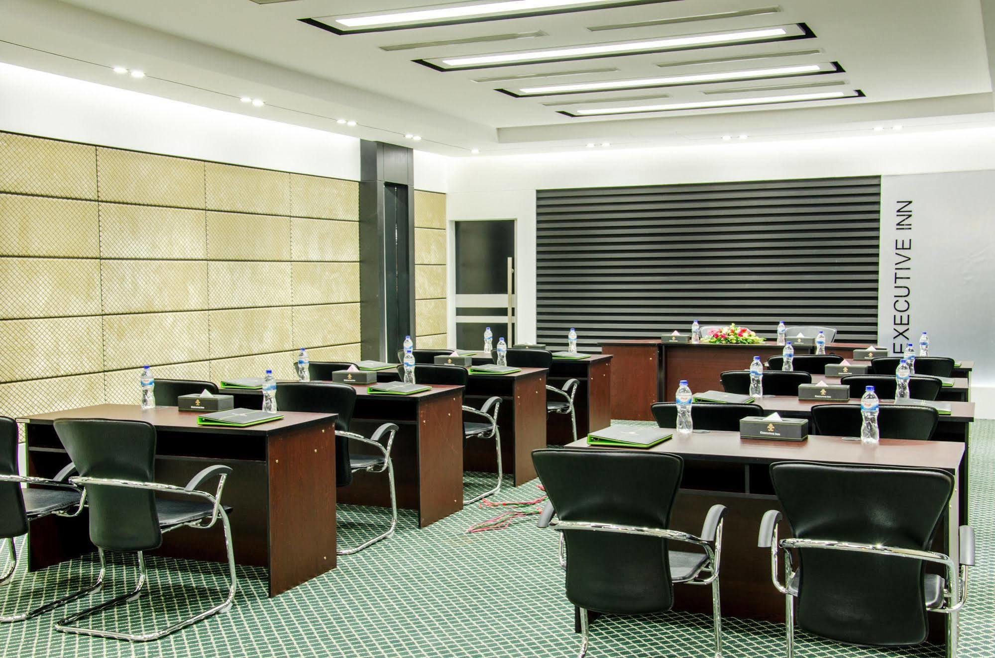 Executive Inn Дака Екстериор снимка