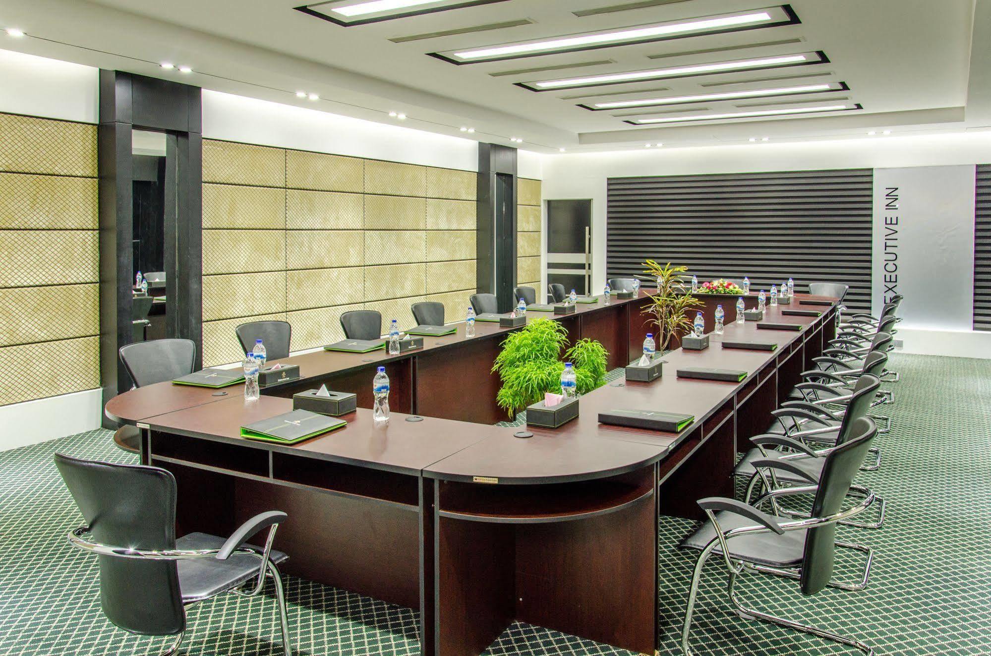 Executive Inn Дака Екстериор снимка