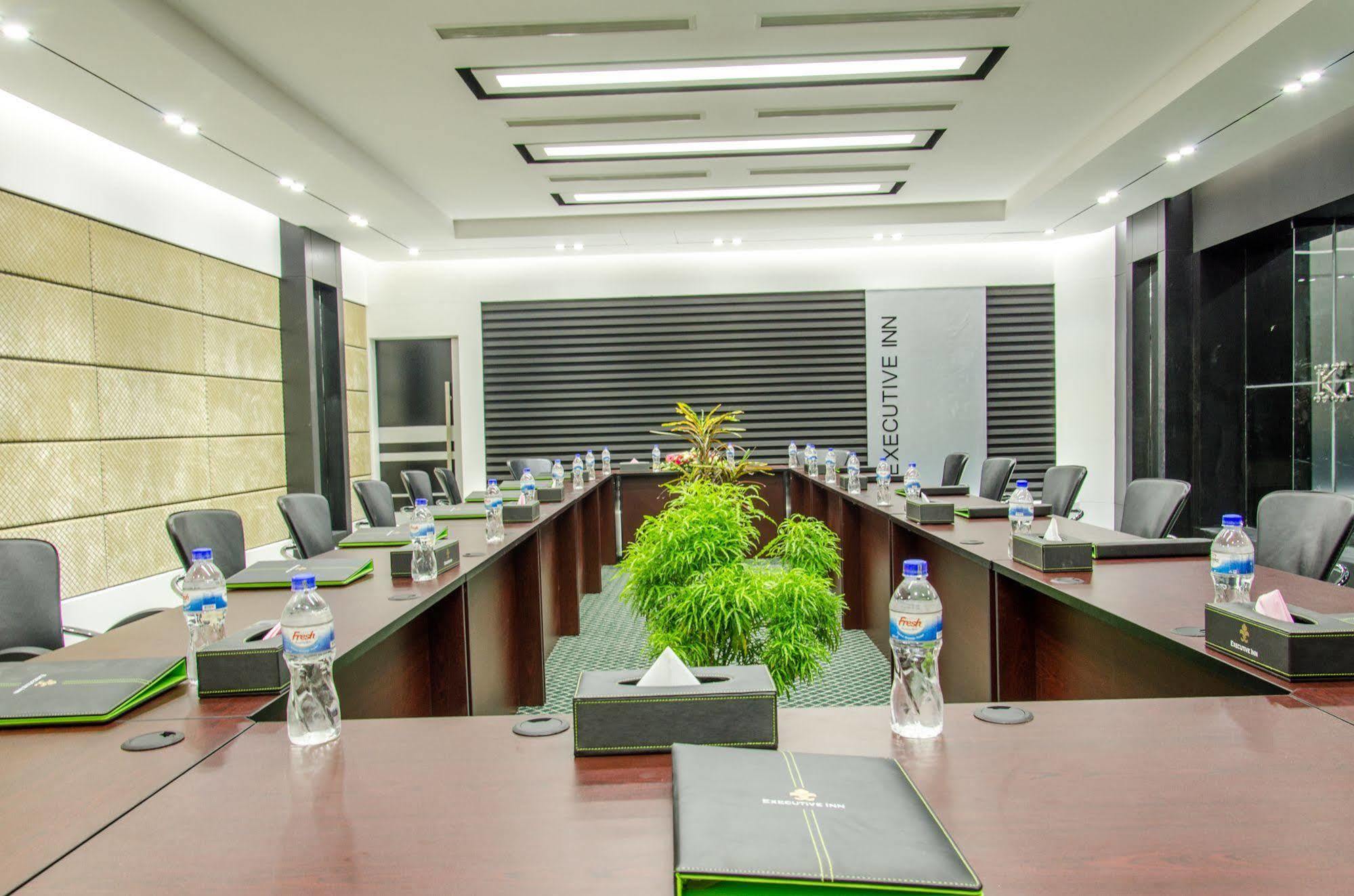 Executive Inn Дака Екстериор снимка