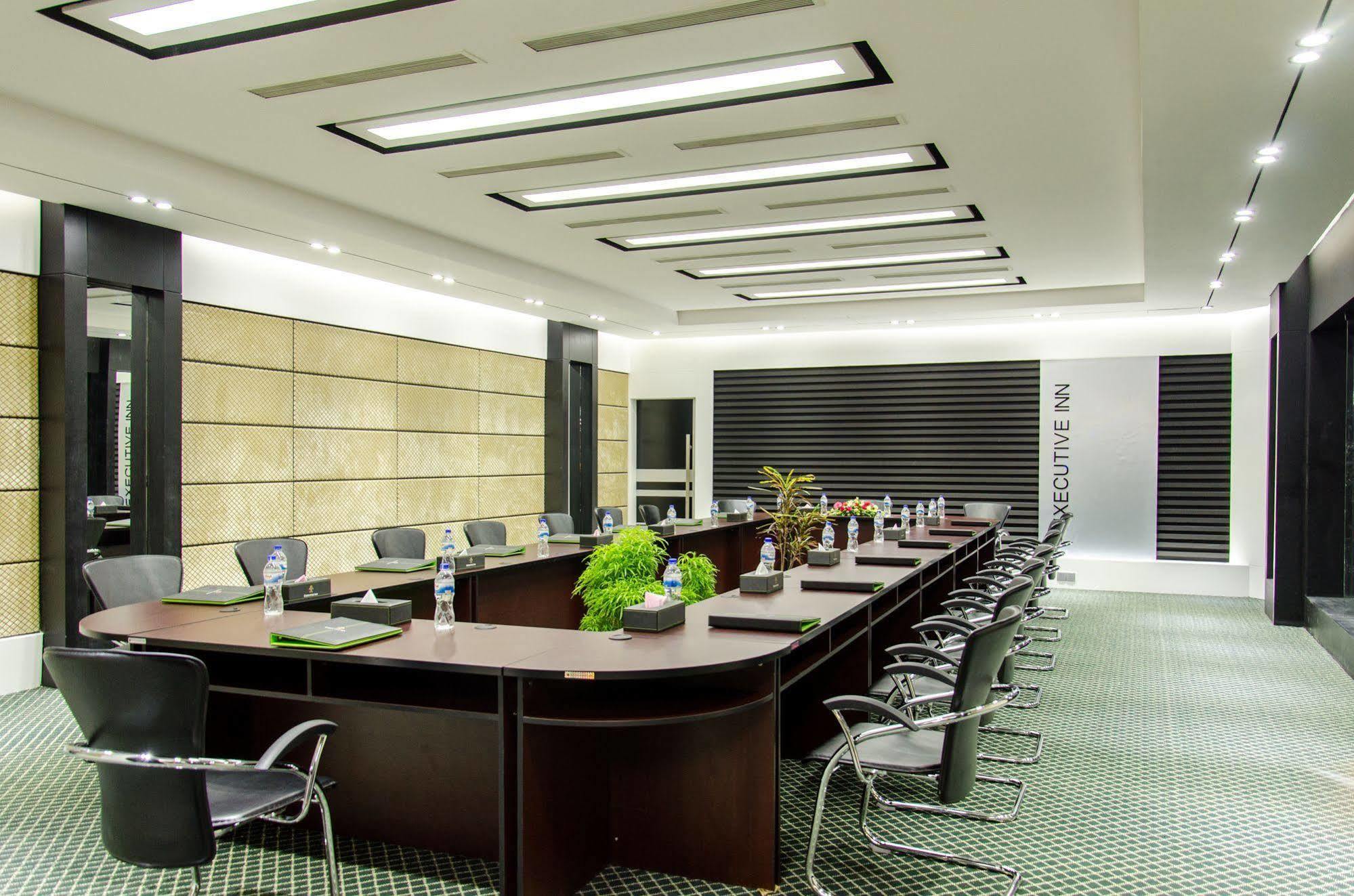 Executive Inn Дака Екстериор снимка